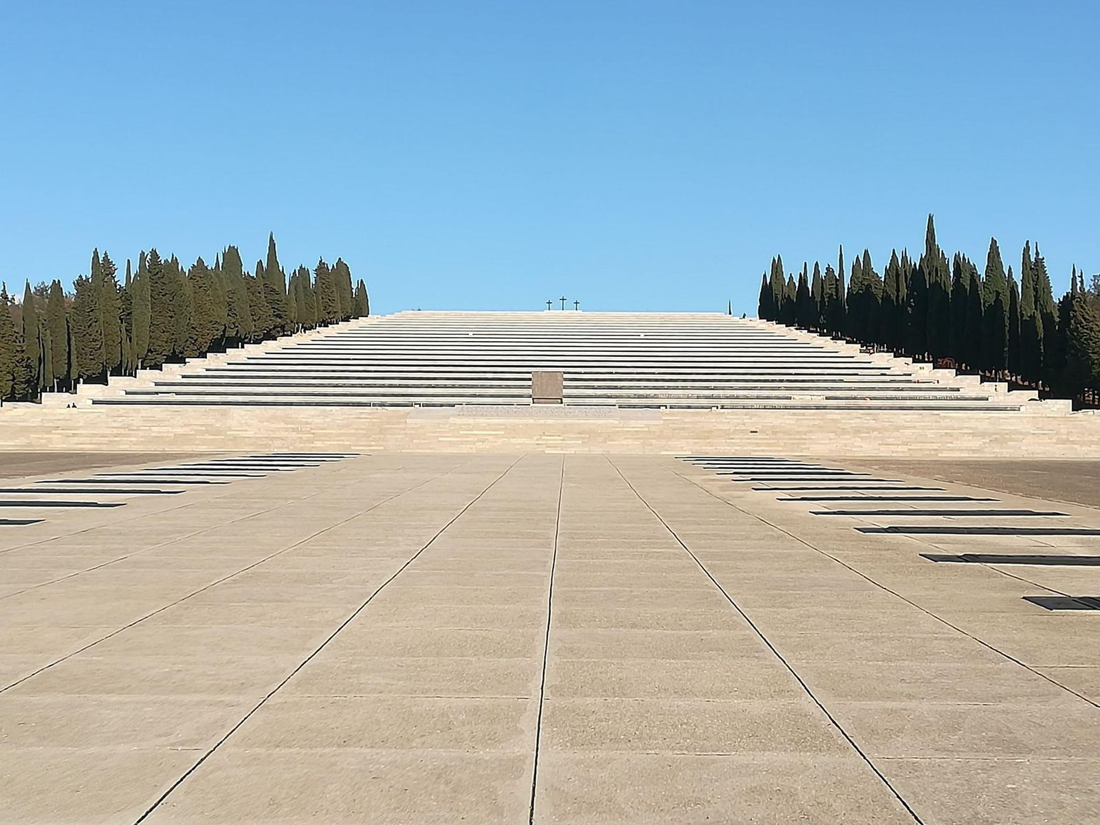 Immagine per Redipuglia, domani visita lampo del ministro della Difesa al Sacrario 